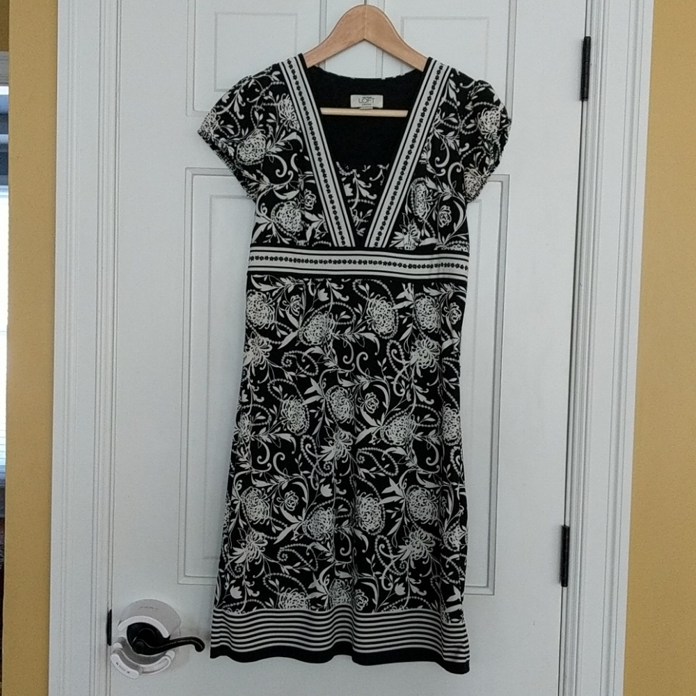 🛍️Loft Capped Sleeve Dress